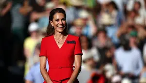 Kate Middleton Melangkah Elegan di Wimbledon 2026, Pakai Gaun Merah dan Perhiasan Ruby yang Serasi