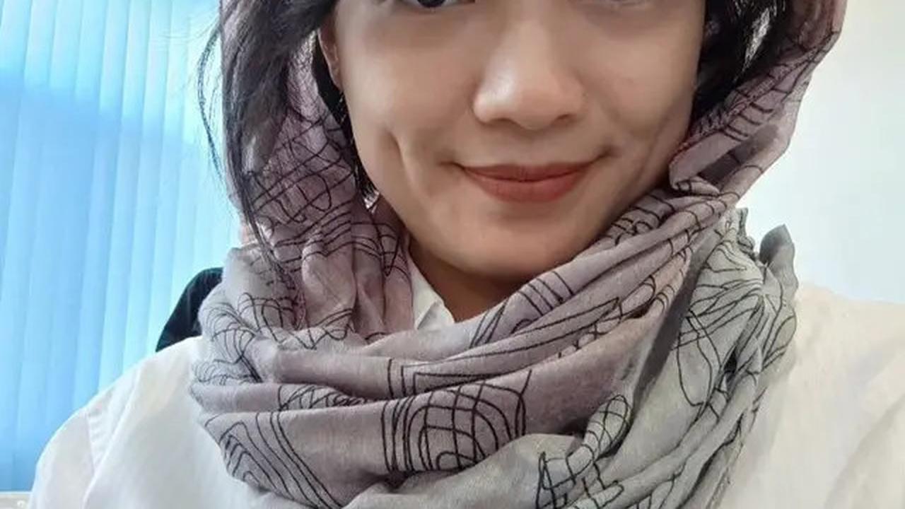 Isi Acara di Kampus Aceh, Ini 7 Potret Leony saat Berkerudung Ditemani Pacar Bule