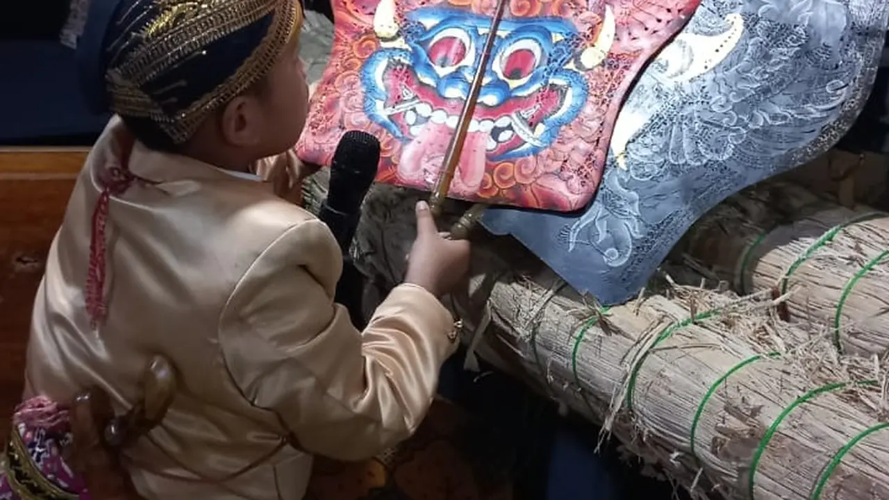 Kisah Dalang Cilik Asal Semarang yang Bermimpi Lestarikan Wayang hingga ke Luar Negeri