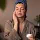 nighttime skincare routine bukan hanya sekadar ritual kecantikan, tetapi juga bentuk self care yang membantu kulit tetap sehat, segar, dan glowing saat bangun keesokan harinya. Dengan memahami layering skincare yang benar, setiap produk dapat bekerja lebih efektif sesuai fungsinya masing-masing.  (foto/dok: freepik/lookstudio)