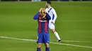 Striker Barcelona, Martin Braithwaite kecewa usai gagal membuat gol lewat eksekusi penalti ke gawang Eibar dalam laga lanjutan Liga Spanyol 2020/21 pekan ke-16 di Camp Nou, Selasa (29/12/2020). Barcelona bermain imbang 1-1 dengan Eibar. (AFP/Pau Barrena)