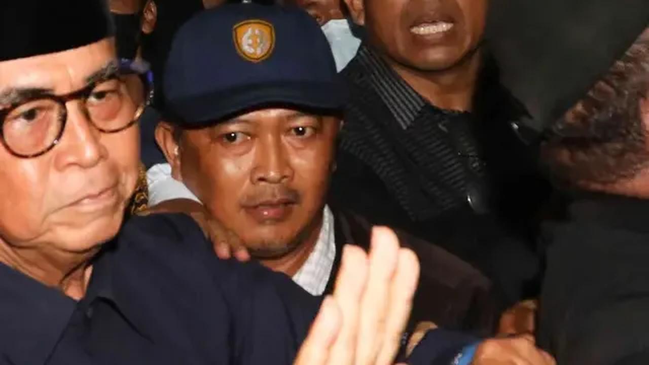 Hendra menyebut, Panji Gumilang mulai diperiksa sekitar pukul 10.00 WIB.