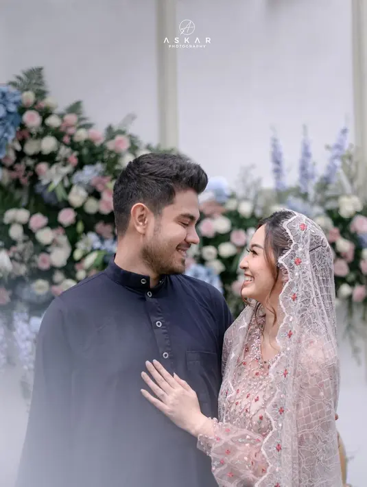 Faradilla Yoshi dan Bryan Mckenzie  tasyakuran 4 bulanan (Instagram/faradillayoshi)