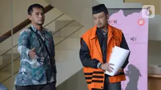 Tersangka Pejabat Pembuat Komitmen (PPK) di Satuan Kerja Pelaksanaan Jalan Nasional XII Balikpapan, Andi Tejo Sukmono usai pemeriksaan lanjutan di Gedung KPK, Jakarta, Selasa (11/2/2020). Andi melengkapi berkas suap pengadaan proyek jalan di Kalimantan Timur TA 2018-2019. (merdeka.com/Dwi Narwoko)
