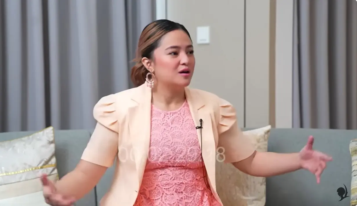 Perempuan biasa disapa Caca itu mengaku belum siap menjalin hubungan serius. Caca yang belum lama ini menjadi perbincangan warganet terkait foto bareng dengan Vicky Prasetyo itu juga mengaku masih jomblo. [Youtube/dr. Richard Lee, MARS]