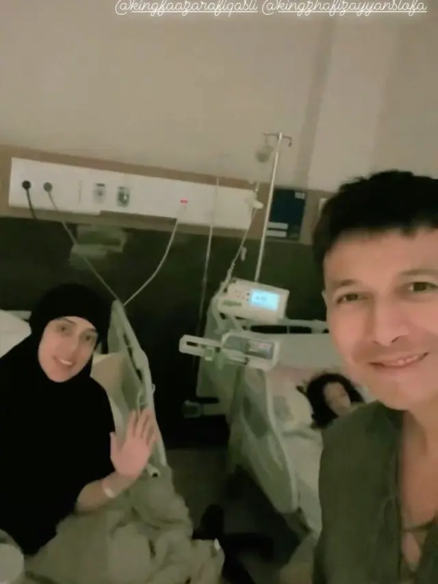 Terserang DBD, Ini 7 Potret Fairuz A Rafiq dan Anak Rayakan Lebaran di Rumah Sakit