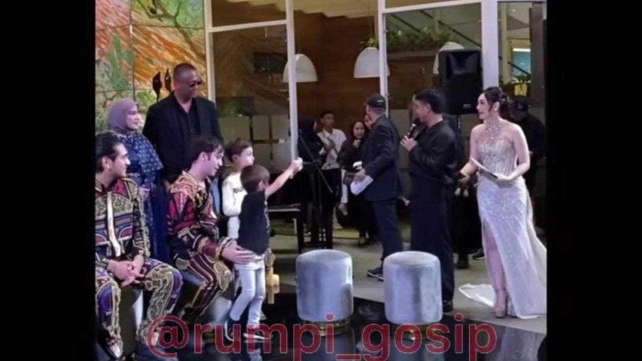Potret Celine Evangelista & Stefan William Kerja Bareng Lagi, Netizen 'Mata Gak Bisa Bohong Ya