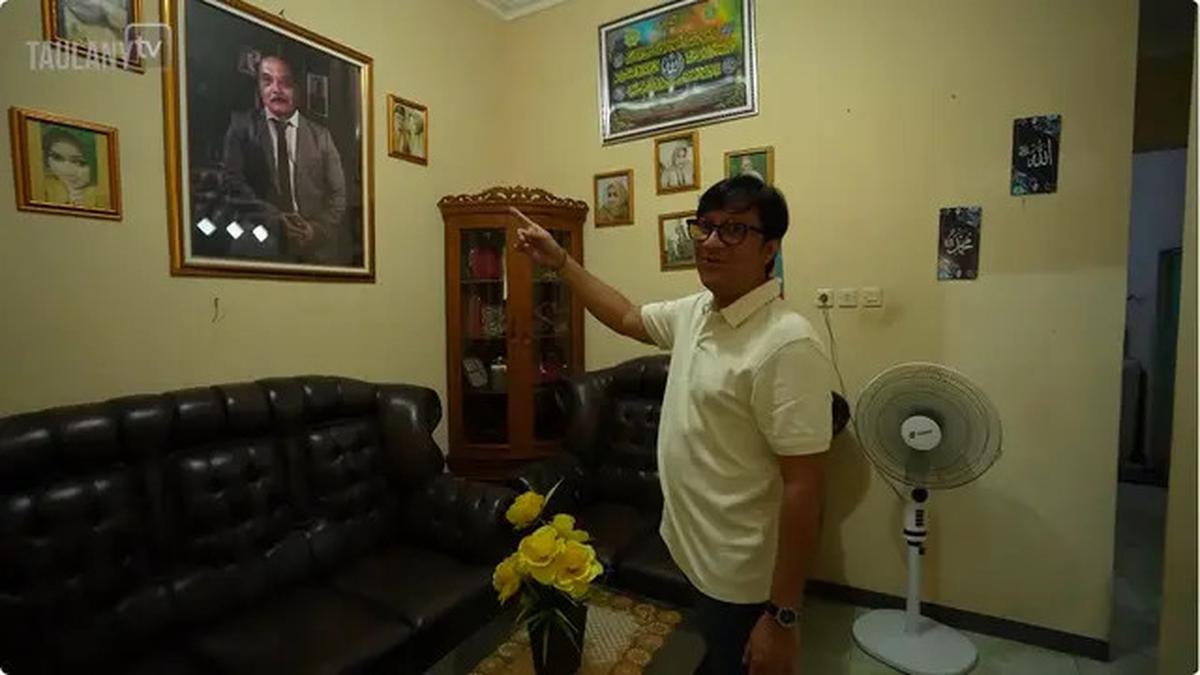 5 Potret Ruang Tamu Rumah Haji Bolot, Sederhana Tapi Bergaya Klasik