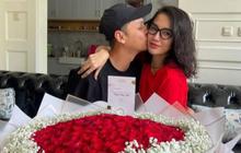 Anak Gadisnya Beri Kado Spesial, 8 Foto Kejutan Ulang Tahun Ussy Sulistiawaty