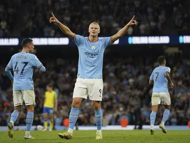 Penyerang Manchester City, Erling Haaland berselebrasi usai mencetak gol ke gawang Nottingham Forest pada pertandingan lanjutan Liga Inggris di Stadion Etihad di Manchester, Inggris, Kamis (1/9/2022).  Haaland mencetak hattrick dan Manchester City menang besar atas Nottingham Forest 6-0. (AP Photo/Dave Thompson)