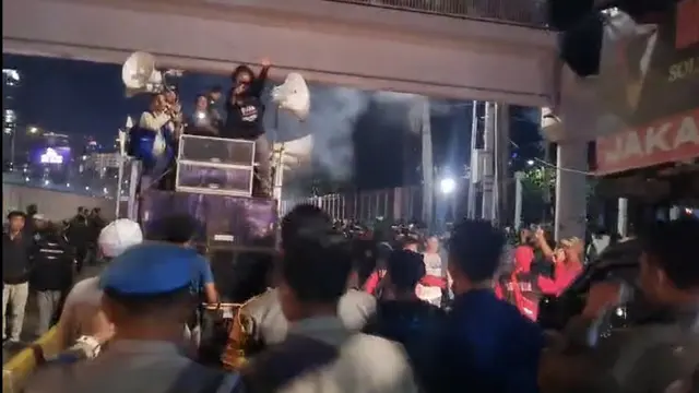 Aksi Demo di Depan DPR Sempat Ricuh dengan Aparat, Massa Sudah Bubarkan Diri