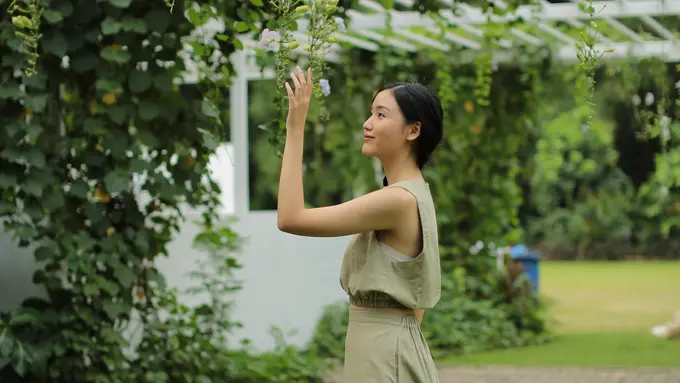 melihat bunga baju hijau mood jatuh cinta patah hati merenung