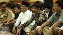 Wagub DKI, Djarot Saiful Hidayat (kedua kanan) saat buka puasa bersama FKDM di Jakarta, Selasa (28/6). Djarot berpesan agar menjaga kerukunan dan keamanan di lingkungan masing-masing. (Liputan6.com/Faizal Fanani)