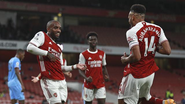 Gol Eddie Nketiah Antar Arsenal Bungkam West Ham 2-1