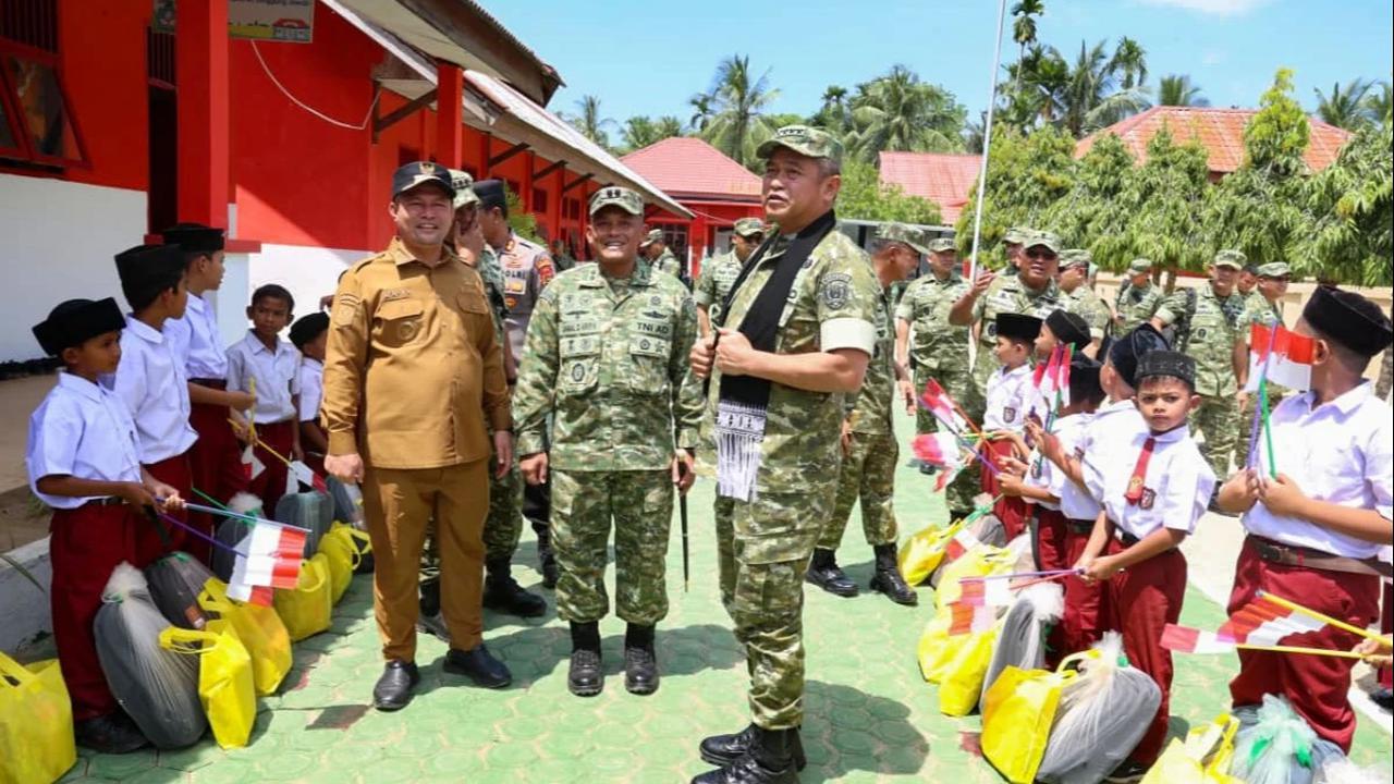 FOTO: Kasad Resmikan Jembatan Gantung Garuda di Aceh