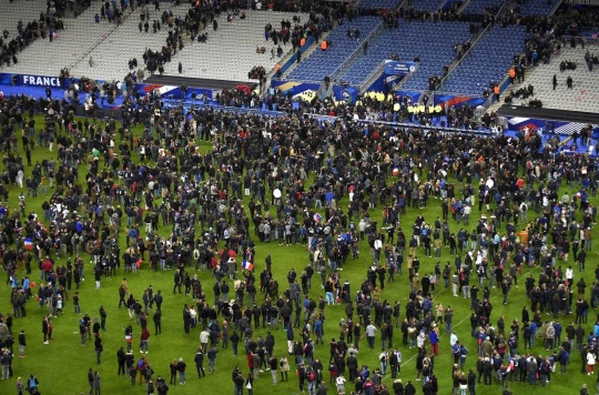 Suasana ribuan penonton laga Prancis-Jerman berhamburan akibat bom