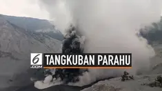 Akibat erupsi terus menerus dari gunung Tangkuban Parahu menimbulkan hujan abu di wilayah Bandung Barat dan Subang. meski tidak berbahaya watga diimbau menggunakan masker.