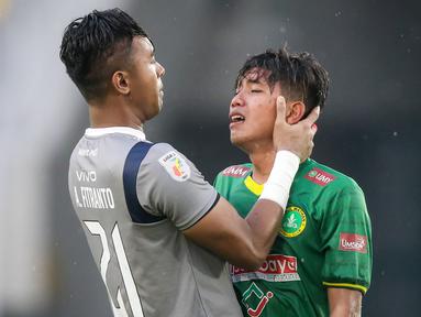 Klub milik Youtuber beken Atta Halilintar, PSG Pati tetap bertahan di Liga 2 usai bermain imbang 1-1 dengan juru kunci Grup C yang akhirnya terdegradasi ke Liga 3, Hizbul Wathan FC dalam laga pamungkas di Stadion Manahan, Solo, Selasa (30/11/2021). (Bola.com/Bagaskara Lazuardi)