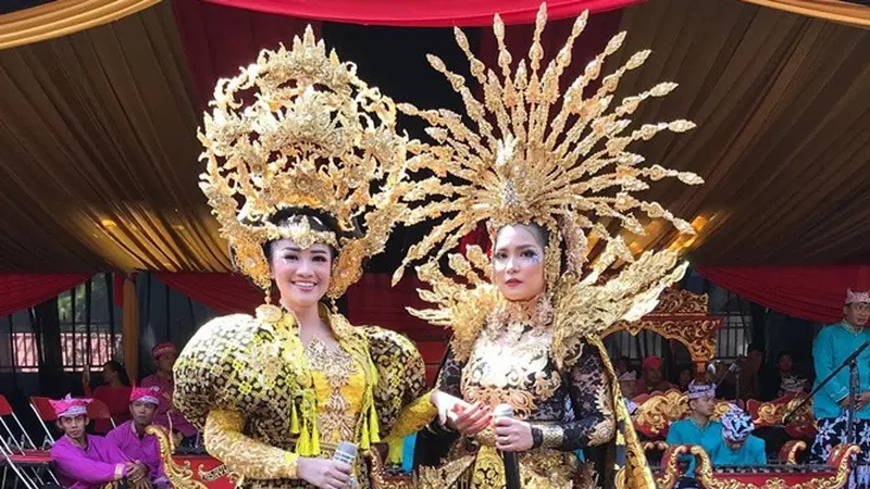 Begini Cantiknya Duo Fitri yang Ikuti Banyuwangi Ethno Carnival 2019