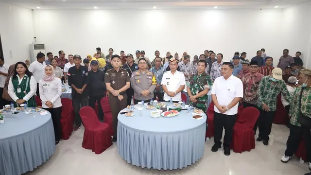 Pj Wali Kota Tarakan Bustan membuka Sosialisasi Pengawasan dan Pemantauan Orang Asing di Kota Tarakan.