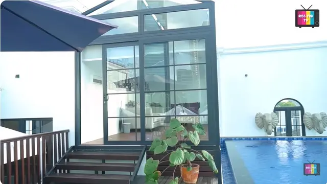 7 Potret Rooftop Rumah Eko Patrio, Kolam Renang Mewah hingga Lift Makanan Canggih