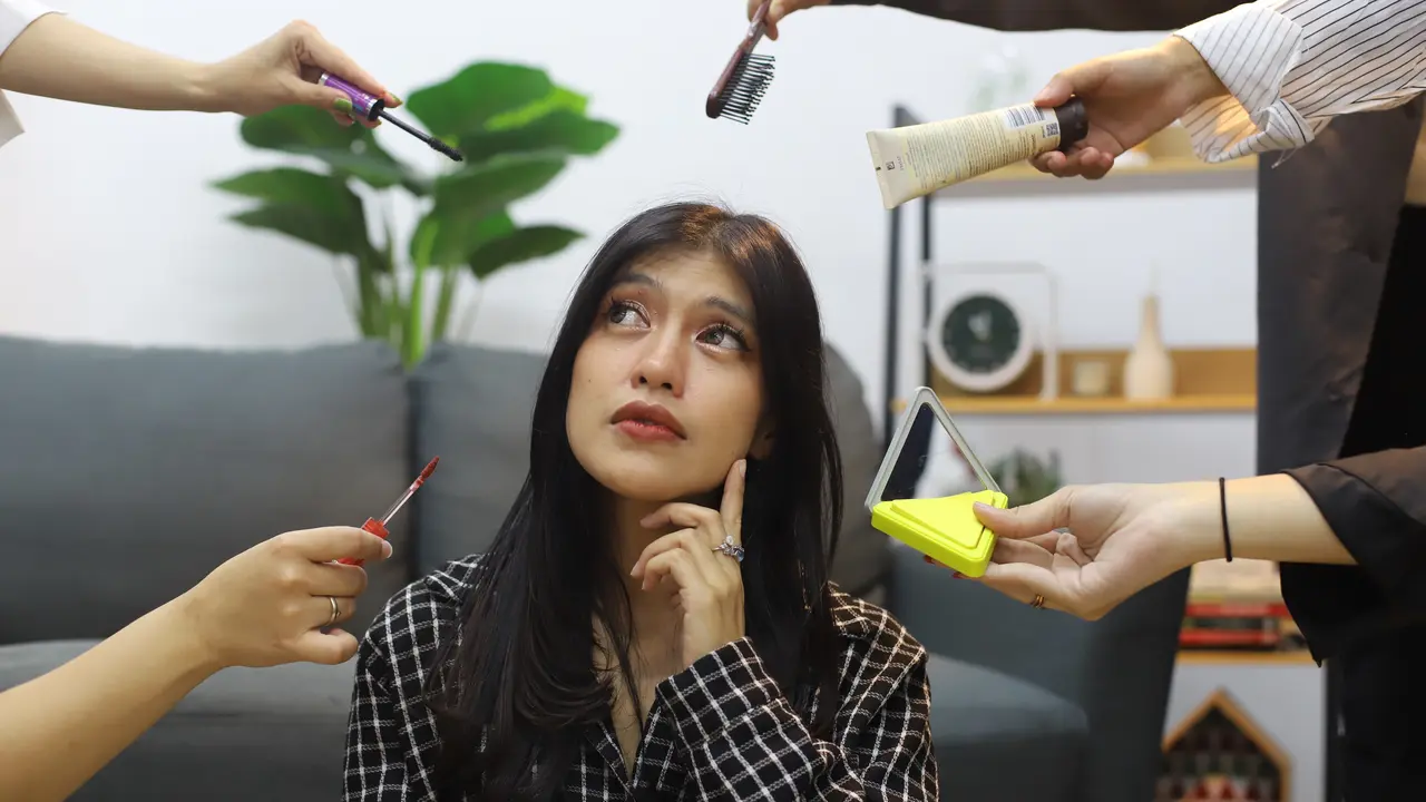 wanita november aura mewah