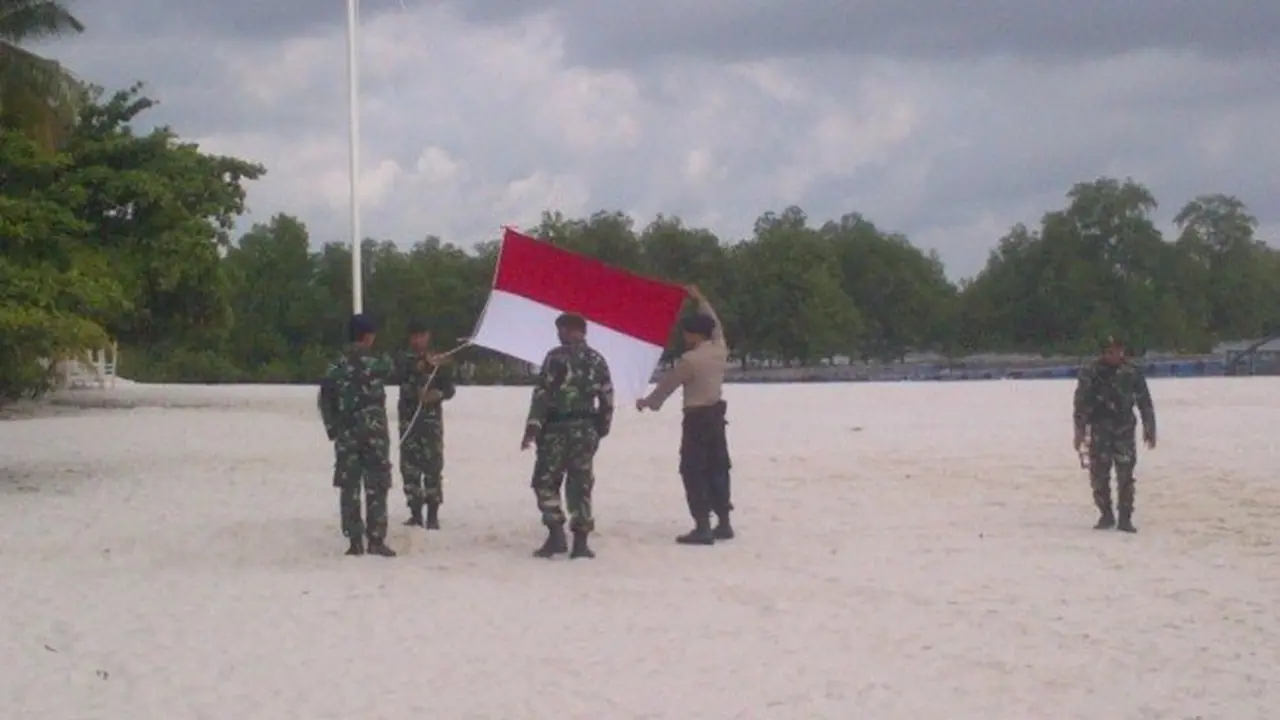 Merah Putih Tegak Berkibar di Pulau Manis 
