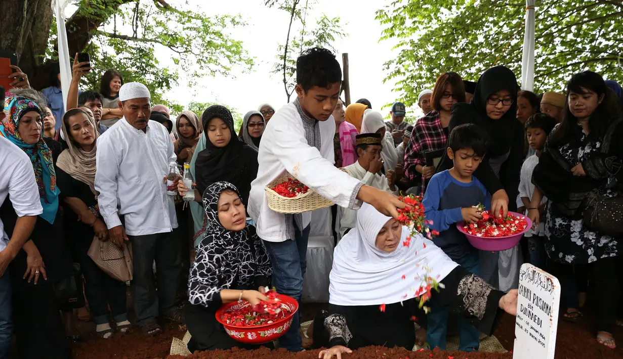Yanni Libels dimakamkan di TPU Tanah Kusir