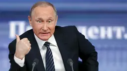 Vladimir Putin. Tanda tangan Presiden Rusia Vladimir Putin, yang juga orang paling berpengaruh di dunia 2014 menurut majalah Forbes, dihargai sekitar $160 atau 1,95 juta. (REUTERS/Maxim Zmeyev)