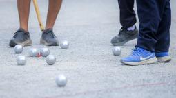 Penampakan bola yang dipakai olahraga Petanque di Lapangan Latih Dua Kompleks 700th Anniversary of Chiang Mai Stadium, Kamis (11/12/2025).