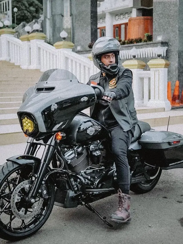 Arya Saloka sibuk touring bareng geng motor