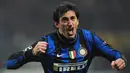 7. Diego Milito - Sepanjang kariernya bersama Inter Milan, bomber Argentina ini mencetak 62 gol dari 128 penampilan. Dirinya merupakan pahlawan dengan mencetak dua gol saat Nerazzurri meraih gelar Liga Champions. (AFP/Giuseppe Cacace)