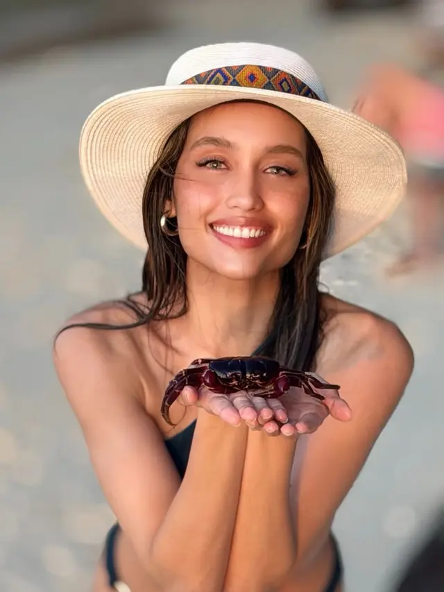 Cinta Laura ke Raja Ampat pakai bikini. [@claurakiehl]