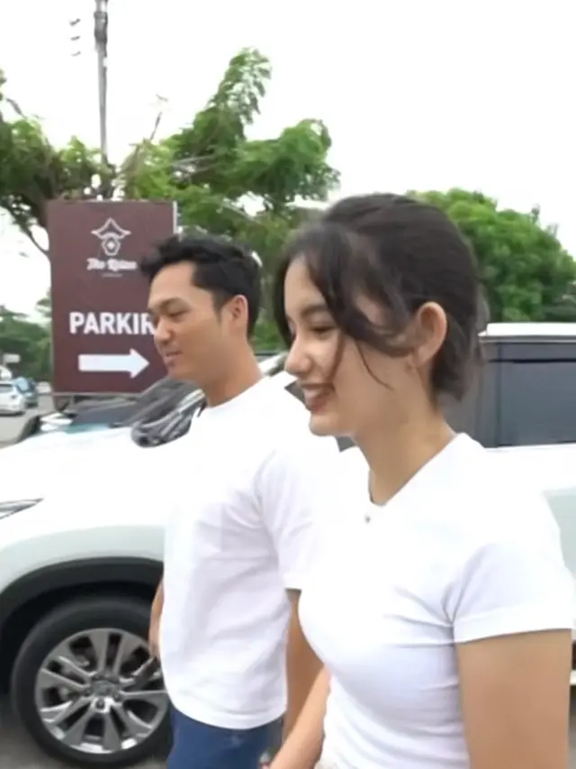 Sarah Menzel dan Azriel Bisnis Kuliner di Bali
