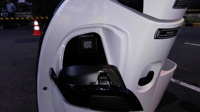 [43+] Socket Charger Motor Scoopy