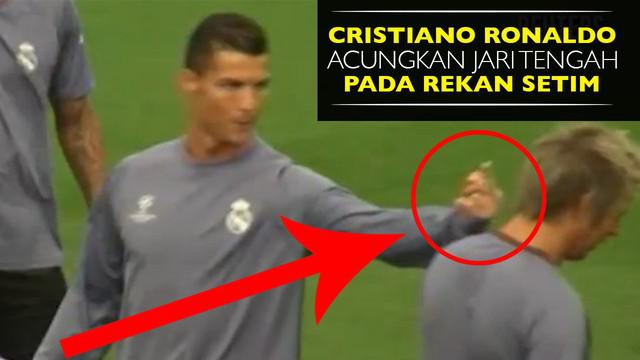 Video Cristiano Ronaldo acungkan jari tengah ke Fabio Coentrao saat latihan Real Madrid, Selasa (13/09/2016).
