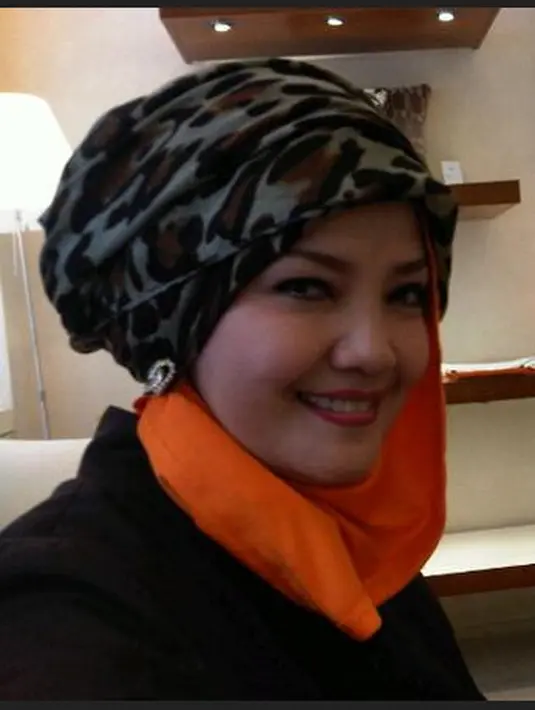 Model senior Ratih Sanggarwati mengaku bersyukur karena telah diingatkan untuk tidak sombong saat menjalankan ibadah haji yang terjadi pada beberapa tahun lalu. (Istimewa)