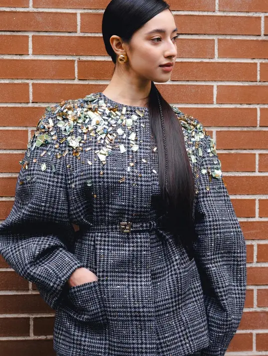 FF Belt dengan warna dan motif yang senada membentuk siluet tubuh yang lebih feminin [@littlemisskhan]