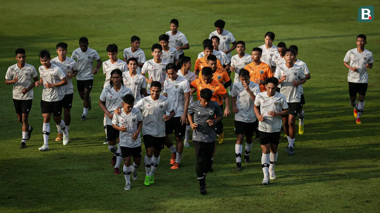 Foto: Menilik Latihan Pagi Timnas Indonesia U-22 Asuhan Indra Sjafri, Belasan Pemain Baru Bergabung di TC Gelombang Kedua Ini