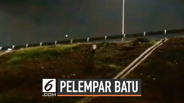 Sebuah video amatir milik warga berhasil merekam aksi seseorang yang kerap melembar batu ke dalam jalan tol Depok. Namun pelaku selalu berhasil lolos dari kejaran warga.