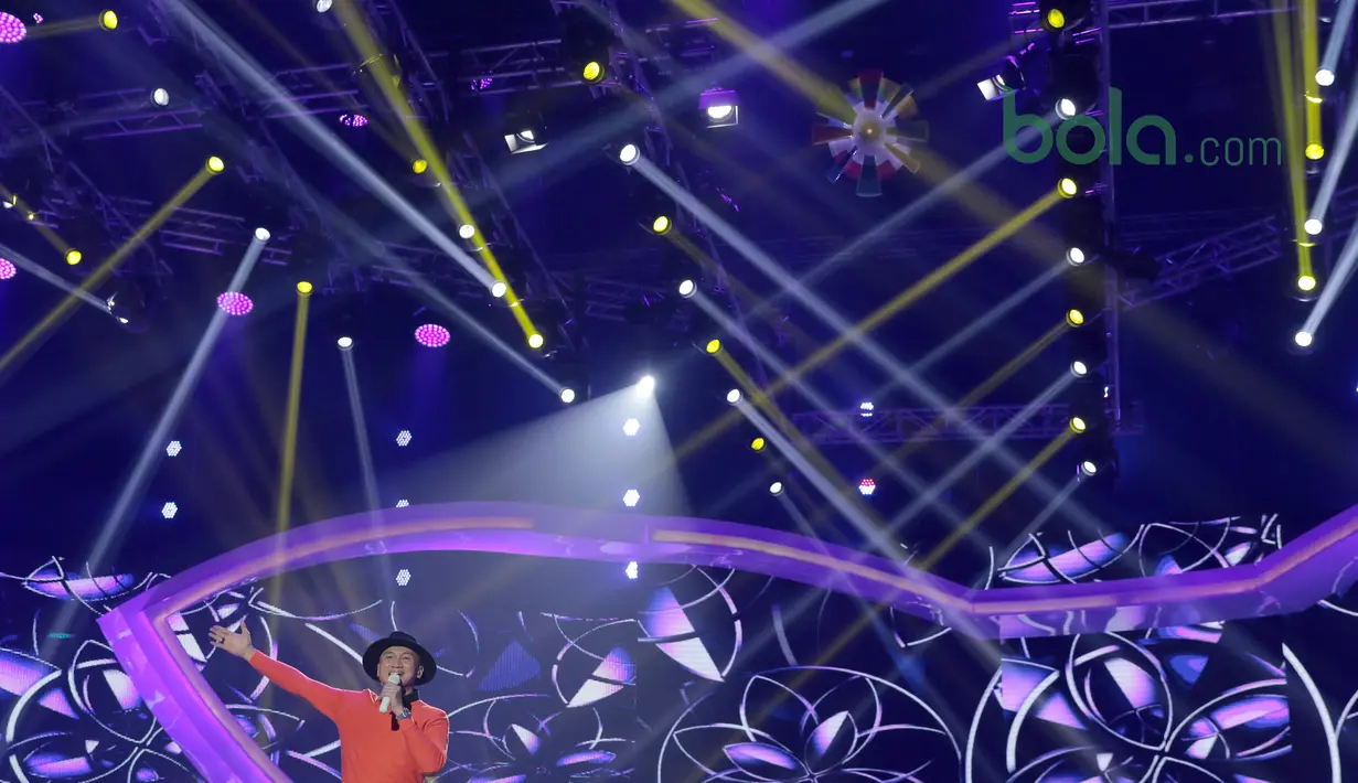 Musisi Erdian Aji Prihartanto (Anji) meramaikan Konser Energi Asian Games 2018 di Studio Indosiar, Jakarta (8/3/2018). Konser Energi Asian Games 2018 bagian dari kampanye dukungan bagi event terbesar di Asia tersebut. (Bola.com/Nick Hanoatubun)