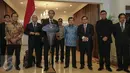 Presiden Jokowi saat memberi keterangan pers didampingi pejabat tinggi terkait di Bandara Halim Perdana Kusuma, Jakarta, Sabtu (24/10/2015). Jokowi akan melakukan kunjungan kerja ke Amerika Serikat. (Liputran6.com/Faizal Fanani)