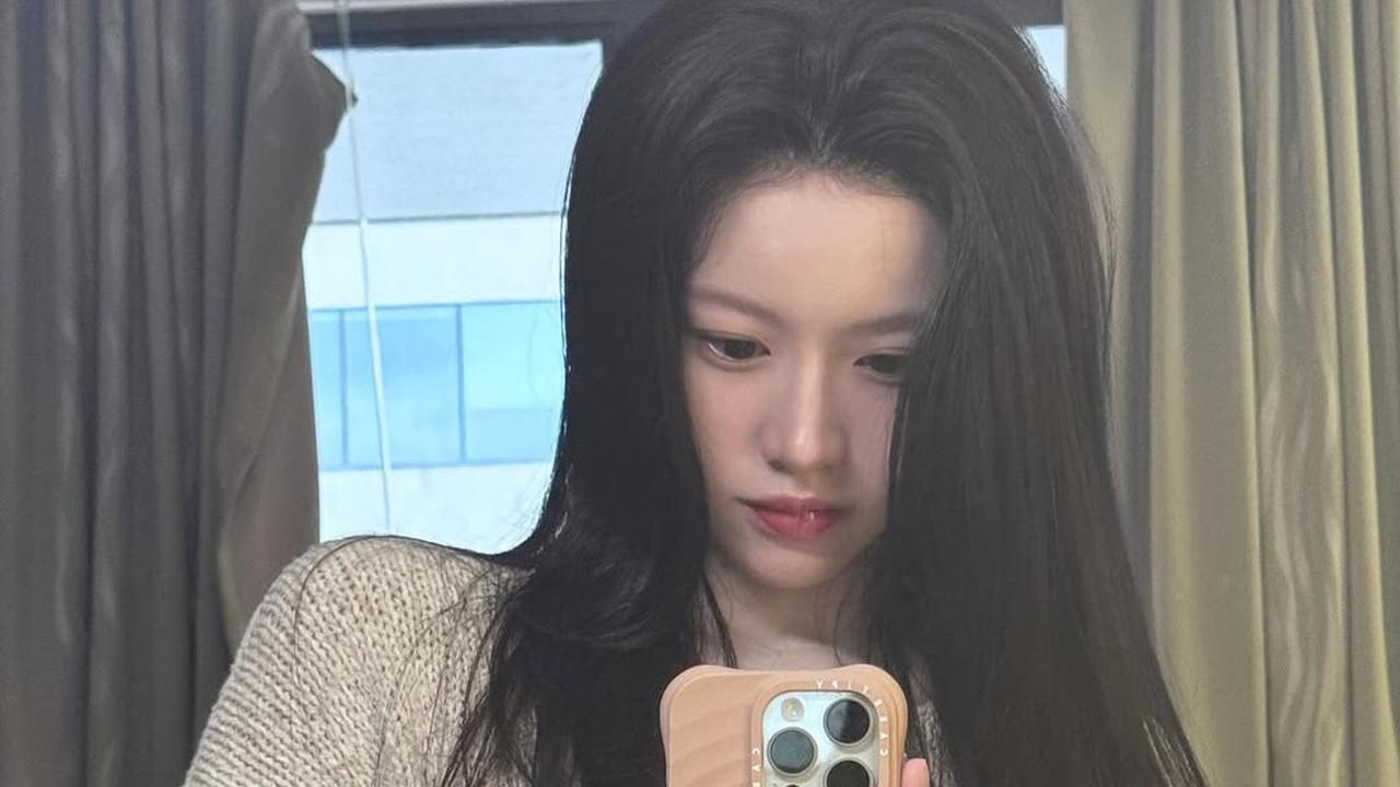 Potret Selfie Go Youn Jung