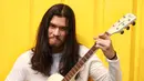 Selain sembilan lagu baru ciptaannya, album Kedua milik Virzha juga menyertakan dua lagu daur ulang berjudul Separuh Nafas milik Dewa 19 dan Seperti yang Kau Minta milik almarhum Chrisye. (Adrian Putra/Bintang.com)