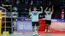 Pebulu tangkis ganda putra Indonesia, Sabar Gutama/Moh Reza Pahlevi merayakan kemenangan atas pasangan Malaysia, Chia Weijie/Lwi Sheng Hao dalam laga 32 besar Indonesia Masters 2026 di Istora, Senayan, Jakarta, Selasa (20/01/2026). (Bola.com/Bagaskara Lazuardi)