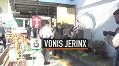 Majelis hakim Pengadilan Negeri Bali jatuhkan vonis penjara 1 tahun 2 bulan pada Jerinx SID hari Kamis (19/11). Ia dinyatakan bersalah dalam kasus ujaran 'IDI Kacung WHO.'