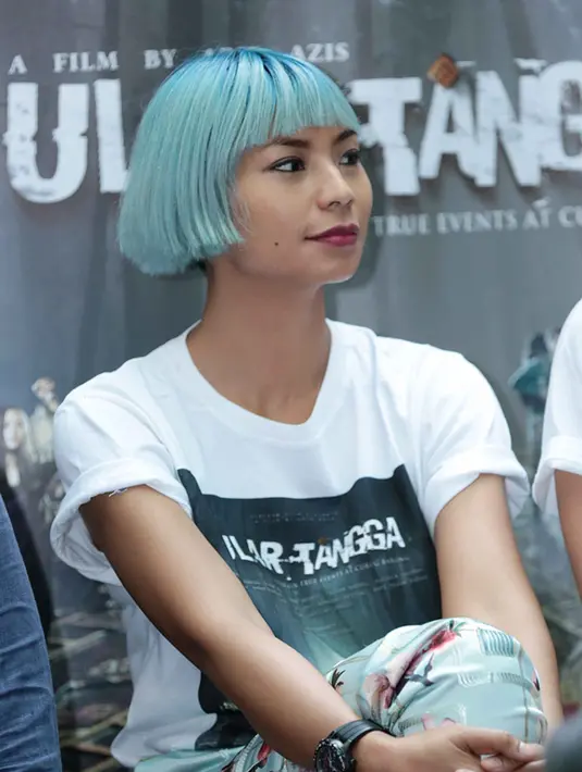 Sebagai seorang istri, ia juga tidak mau melakukan adegan mesra dengan lawan mainnya. Begitu juga dengan penampilannya yang terlalu terbuka. Hal itu sudah menjadi komitmen dengan suaminya. (Deki Prayoga/Bintang.com)