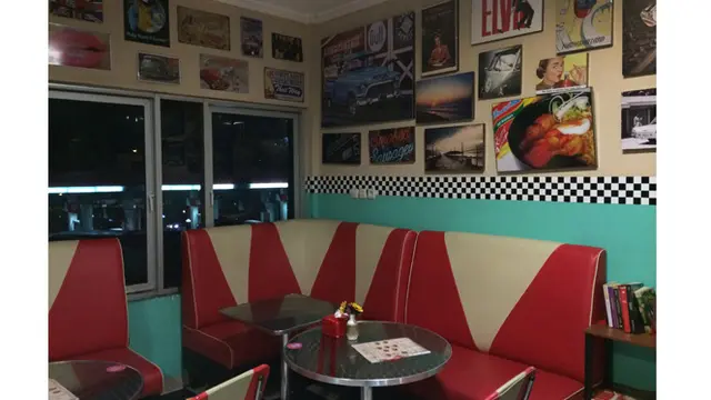 Makan Mie Mirip dengan Tampilan Bungkusnya, Ini Tempatnya