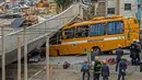 Sedikitnya dua orang dikabarkan tewas, 19 lainnya luka-luka saat sebuah jembatan layang runtuh di Belo Horizonte, Brasil, (3/7/2014). (AFP PHOTO/Pedro Duarte)