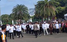 Momen Kepala Daerah Terpilih 'Panas-panasan' Berbaris di Monas, Bikin Polisi Berulang Beri Instruksi